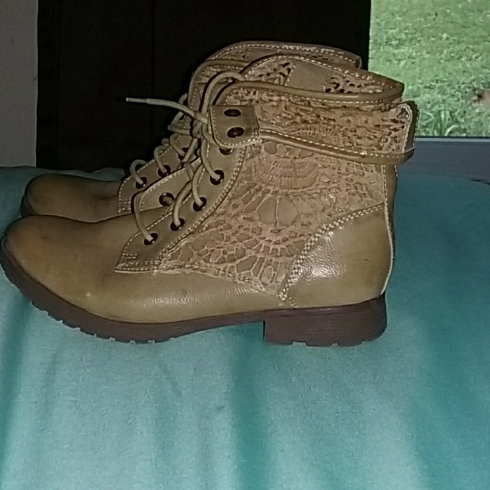 Tanish brown, stringed, leather, dress boots